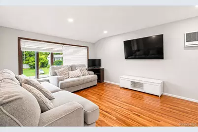 104 Utica Street, Bay Shore, NY 11706 - Photo 5