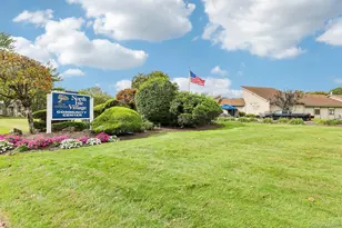1 Houston Ct, Coram, NY 11727 - Photo 29