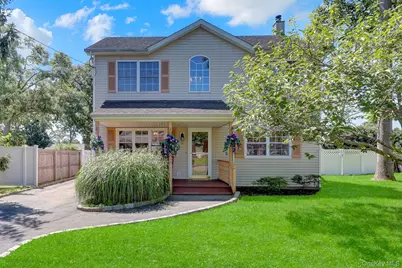 18 Aster Avenue, Holtsville, NY 11742 - Photo 3