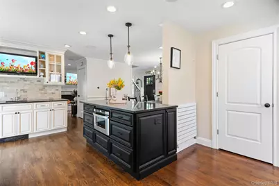 808 Fire Island Avenue, West Islip, NY 11795 - Photo 9