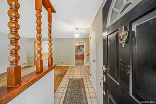 34 Grist Mill Ln, Huntington, NY 11743 - Photo 5