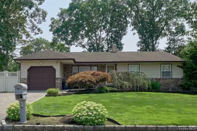 14 Winthrop Place, Deer Park, NY 11729 - Photo 1