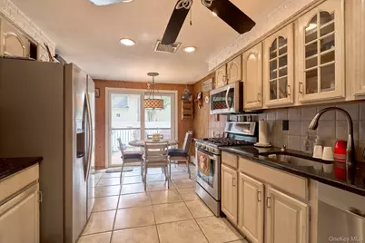 14 Winthrop Place, Deer Park, NY 11729 - Photo 11