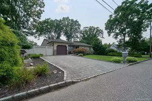 14 Winthrop Pl, Deer Park, NY 11729 - Photo 3