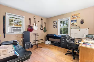 34 Hillview Cir, Poughkeepsie, NY 12603 - Photo 13