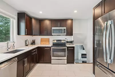 176 Willis Court, Wantagh, NY 11793 - Photo 9