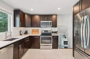 176 Willis Ct, Wantagh, NY 11793 - Photo 9