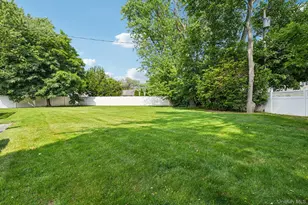 176 Willis Ct, Wantagh, NY 11793 - Photo 25