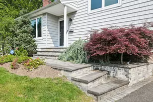 176 Willis Ct, Wantagh, NY 11793 - Photo 3