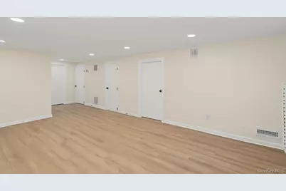 414 Westview Avenue, Deer Park, NY 11729 - Photo 17