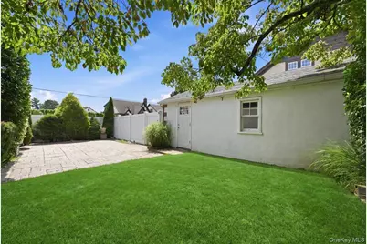 191 Nassau Boulevard, New Hyde Park, NY 11040 - Photo 31