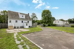 239 Ocean Ave, Brentwood, NY 11717 - Photo 23