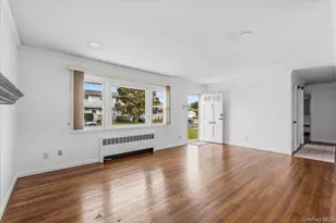 4 Cecil Pl, Hicksville, NY 11801 - Photo 9