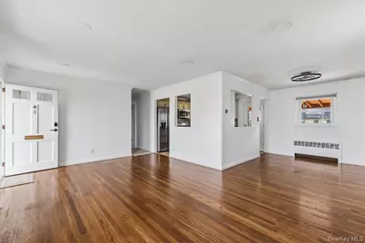 4 Cecil Place, Hicksville, NY 11801 - Photo 7