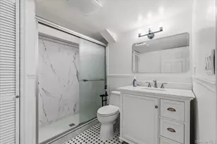 4 Cecil Pl, Hicksville, NY 11801 - Photo 21