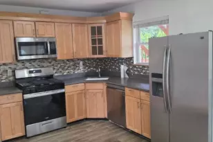 11 Manhattan Pl, Huntington, NY 11743 - Photo 5