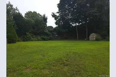 11 Manhattan Place, Huntington, NY 11743 - Photo 3