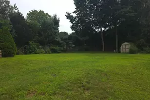 11 Manhattan Pl, Huntington, NY 11743 - Photo 3