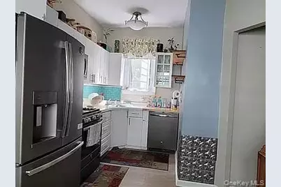 182 Lowell Avenue #upper, Floral Park, NY 11001 - Photo 5
