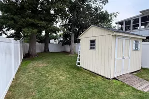 24 California Ave, Bay Shore, NY 11706 - Photo 17