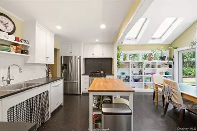 10 Daniel Court, Miller Place, NY 11764 - Photo 15