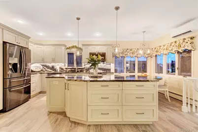 2660 Riverside Drive, Wantagh, NY 11793 - Photo 23