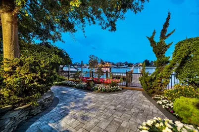 2660 Riverside Drive, Wantagh, NY 11793 - Photo 11