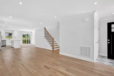 42 Linwood Road N #B, Port Washington, NY 11050 - Photo 3