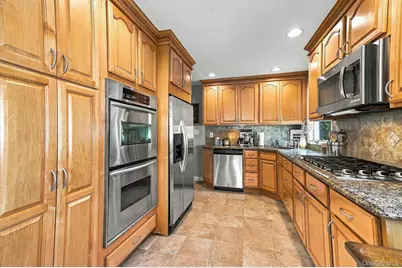 80 E 20th Street, Huntington Station, NY 11746 - Photo 5