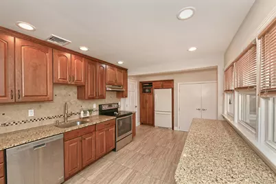 53 Periwinkle Road, Levittown, NY 11756 - Photo 7