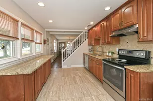 53 Periwinkle Rd, Levittown, NY 11756 - Photo 5