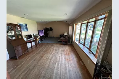 1612 N Gardiner Drive, Bay Shore, NY 11706 - Photo 19