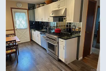 1612 N Gardiner Drive, Bay Shore, NY 11706 - Photo 17