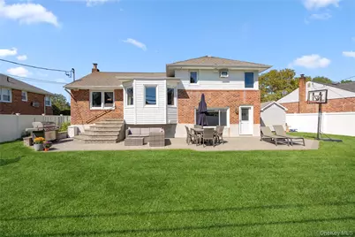 542 N Suffolk Avenue, Massapequa, NY 11758 - Photo 33