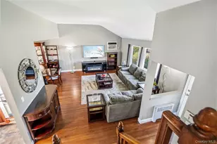 542 N Suffolk Ave, Massapequa, NY 11758 - Photo 23