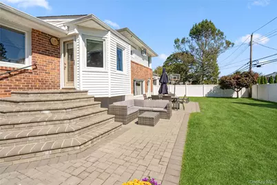 542 N Suffolk Avenue, Massapequa, NY 11758 - Photo 35