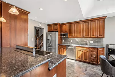 542 N Suffolk Avenue, Massapequa, NY 11758 - Photo 15