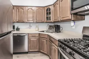 282 Fairview Cir, Middle Island, NY 11953 - Photo 9