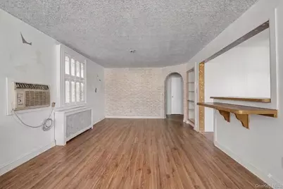 146 Claflin Boulevard, Franklin Square, NY 11010 - Photo 5