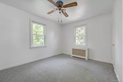 146 Claflin Boulevard, Franklin Square, NY 11010 - Photo 9