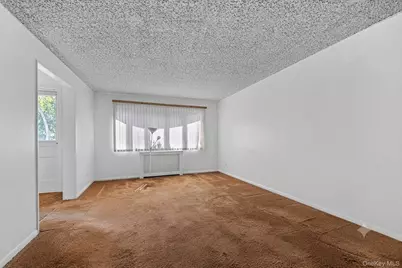 146 Claflin Boulevard, Franklin Square, NY 11010 - Photo 3