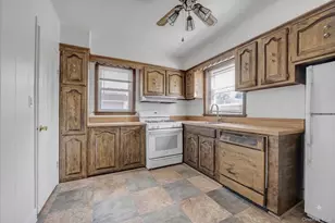 146 Claflin Blvd, Franklin Square, NY 11010 - Photo 7