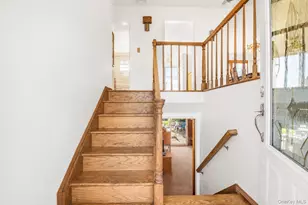 2718 Riverside Dr, Wantagh, NY 11793 - Photo 9