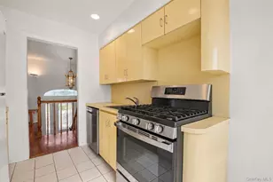 2718 Riverside Dr, Wantagh, NY 11793 - Photo 19