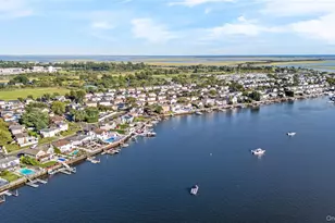 2718 Riverside Dr, Wantagh, NY 11793 - Photo 43