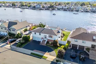 2718 Riverside Dr, Wantagh, NY 11793 - Photo 5