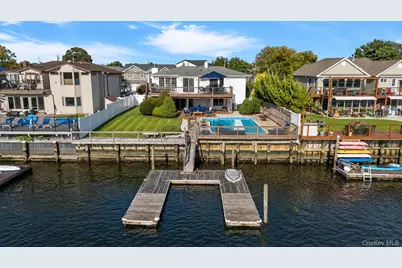 2718 Riverside Drive, Wantagh, NY 11793 - Photo 3
