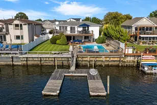 2718 Riverside Dr, Wantagh, NY 11793 - Photo 3