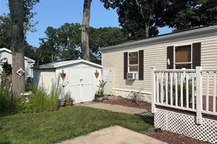 1661 Old Country Rd, Riverhead, NY 11901 - Photo 3