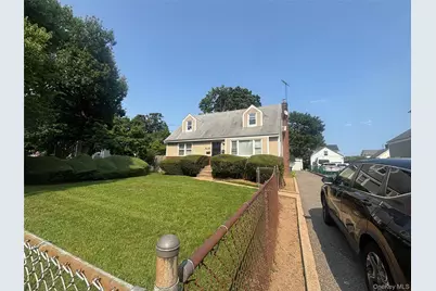 110 N Columbus Avenue, Freeport, NY 11520 - Photo 1